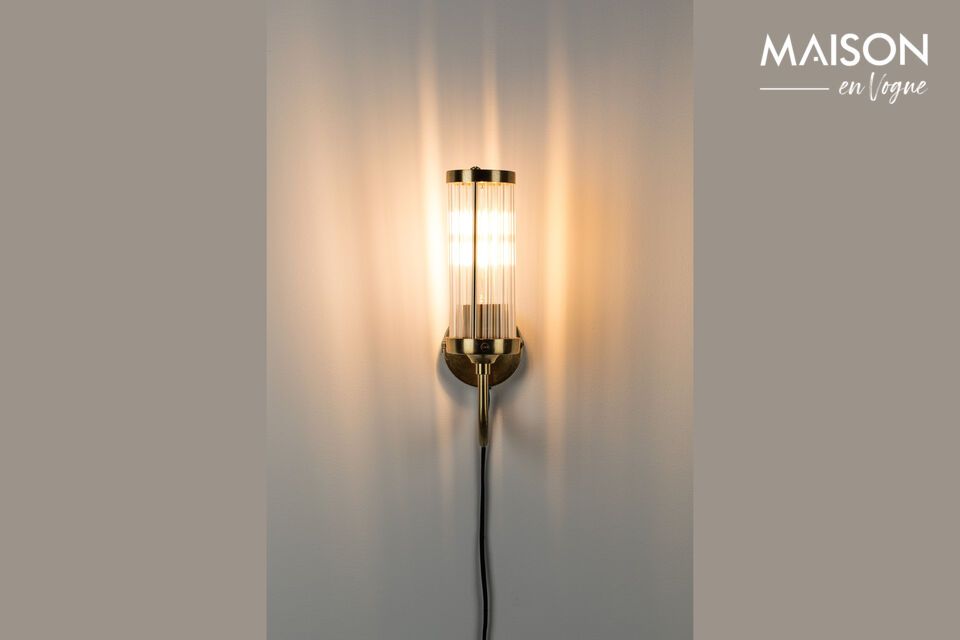 De goudkleurige aluminium wandlamp Angel van 10