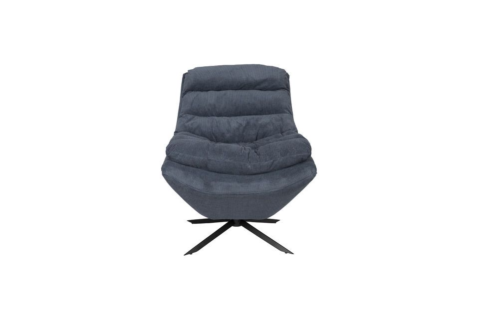 Een elegante, comfortabele fauteuil, ideaal om in te ontspannen.