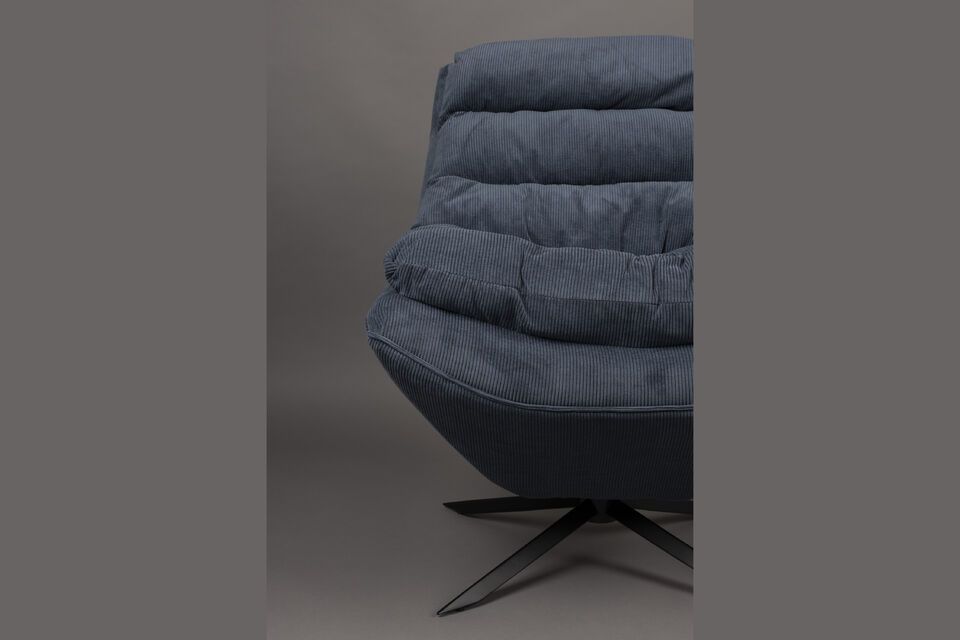 Deze fauteuil is gemaakt van hoogwaardige stof en is stevig en duurzaam genoeg voor dagelijks