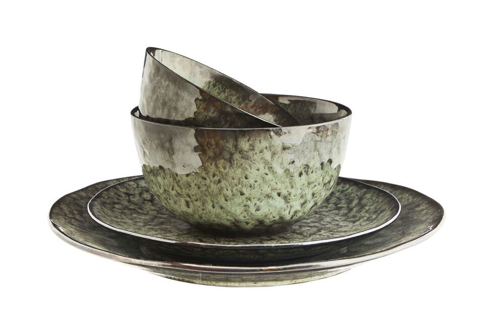 Dit groene keramische bord is gemaakt van een edel materiaal zoals steengoed en is vaatwasmachine-
