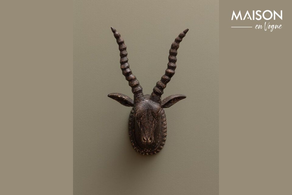 Antilope sculptuur van metaal, duurzame elegantie in bruin.