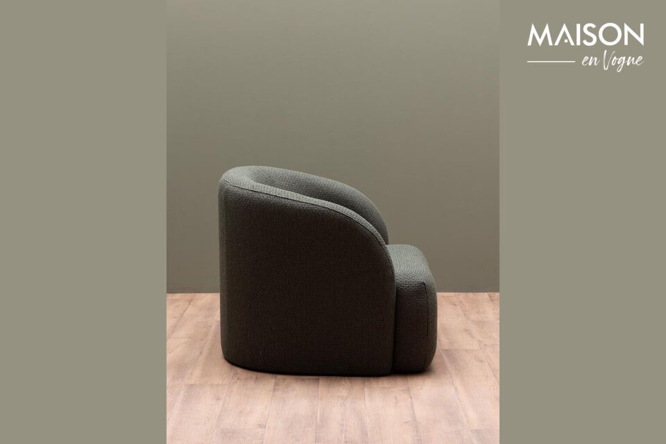 Deze fauteuil is gemaakt van duurzaam polyester en belooft een opmerkelijke levensduur en