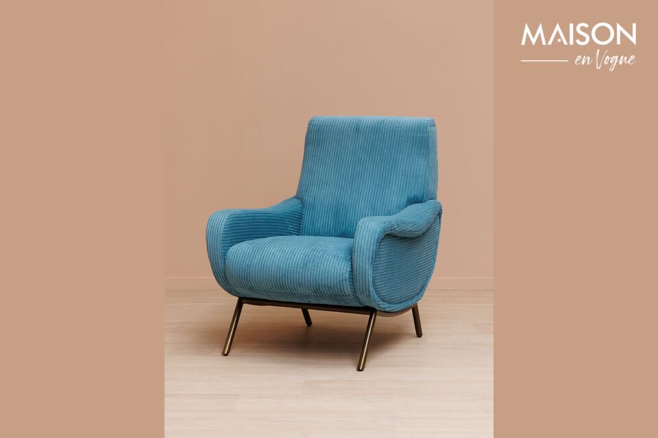 Een robuuste blauwe fauteuil die comfort en stijl combineert.