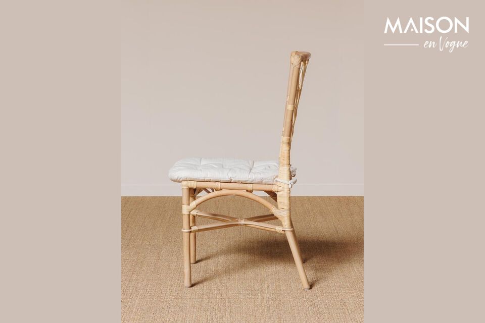 Deze rotan stoel is met zorg gemaakt en combineert duurzaamheid en comfort