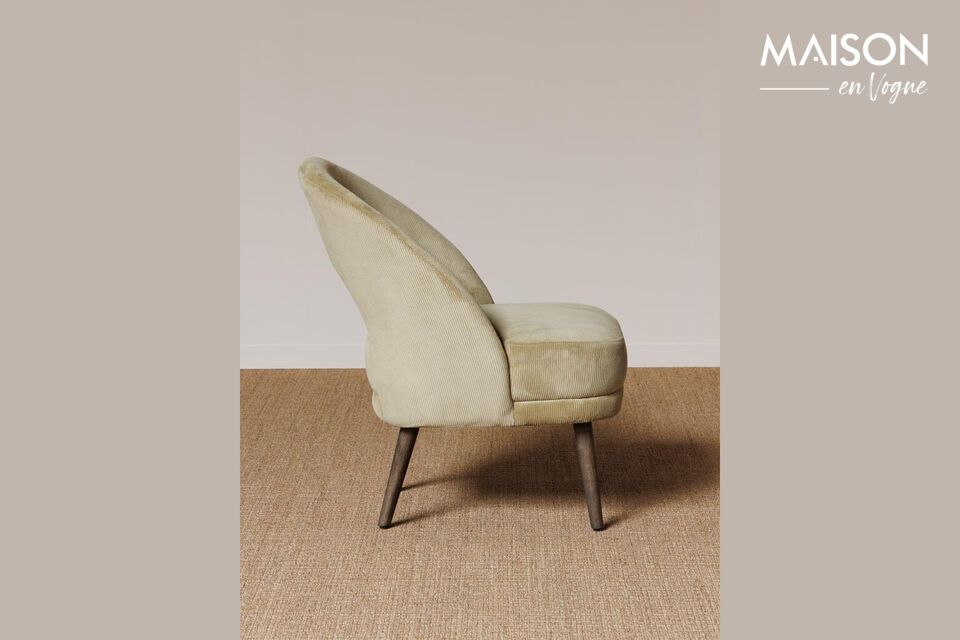 Deze fauteuil is ideaal om een vleugje kleur en elegantie aan je huis toe te voegen en combineert