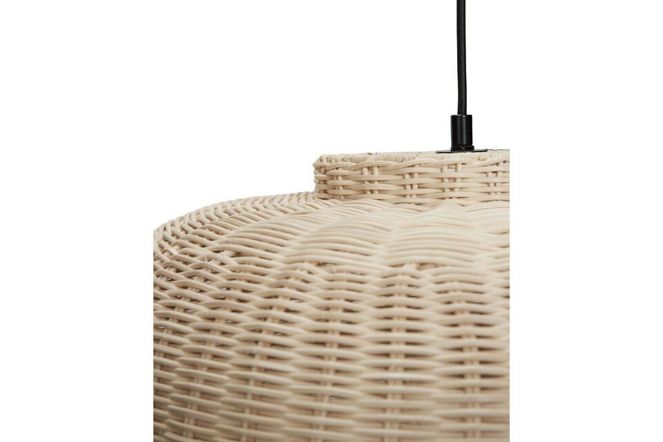 Hang hem alleen op voor een minimalistische look of combineer hem met andere hanglampen voor een