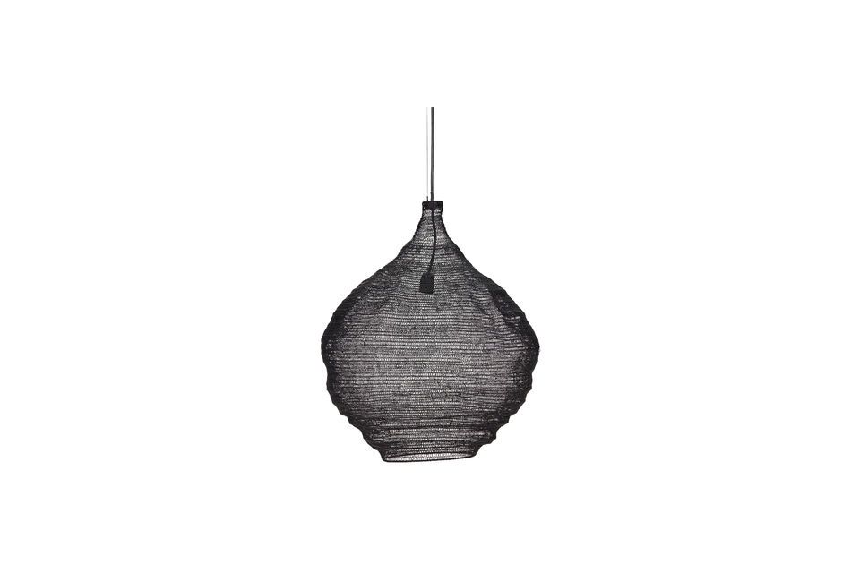 Op zoek naar verlichting die harmonieus past in elk interieur? De Mesh hanglamp van zwart ijzer