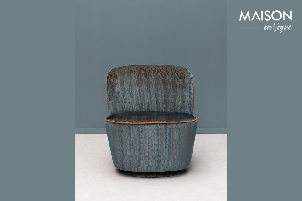 Eigentijdse blauwe fauteuil, een uitstekende keuze voor je woonkamer.