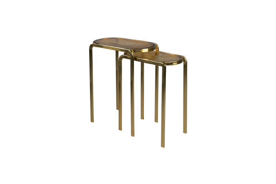 Voeg een vleugje functionele glans toe met onze gouden aluminium tafel.