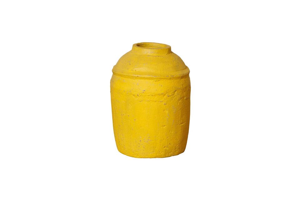 Deze gele pot van papier-maché is niet alleen milieuvriendelijk