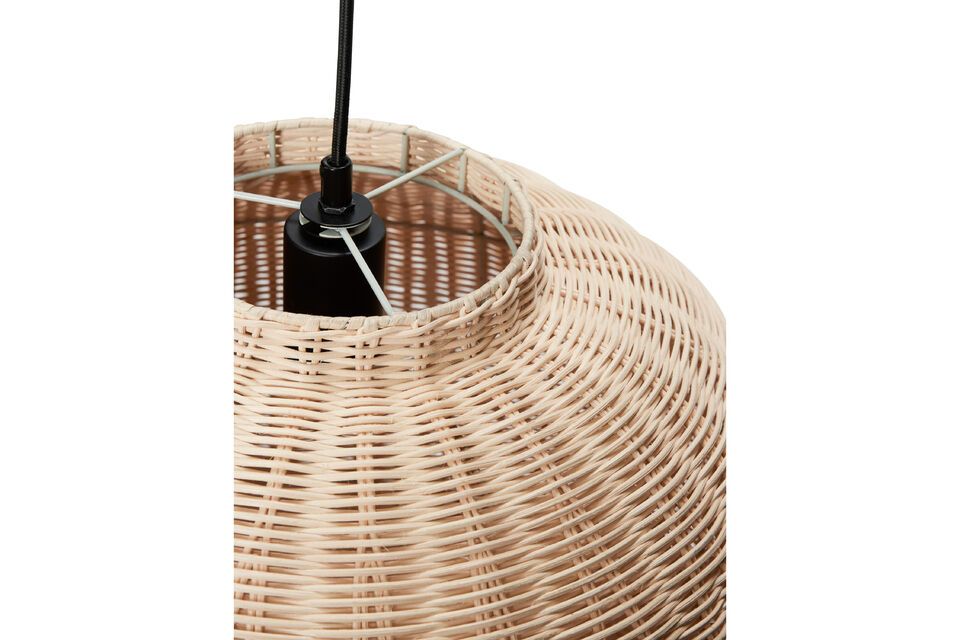 Breng een vleugje natuur in huis met de Chand light rotan ronde hanglamp