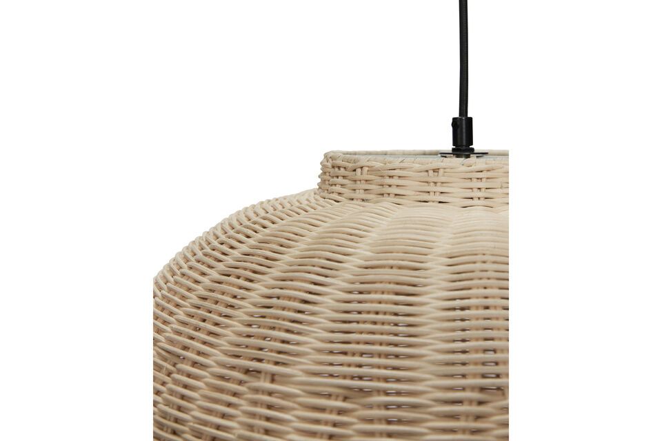 Deze elegante lamp combineert de natuurlijke schoonheid van rotan met een eigentijds ontwerp om een