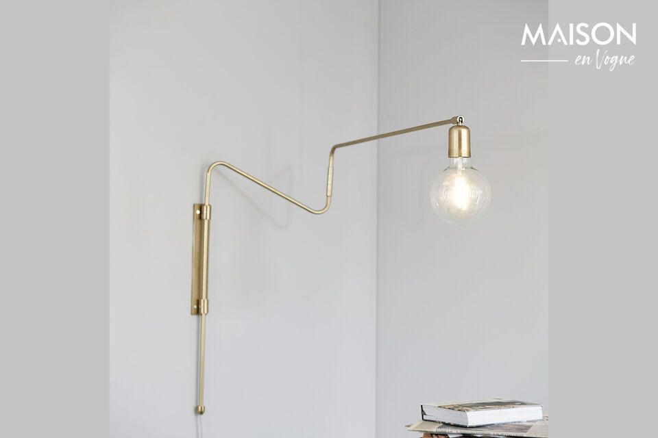 Verlicht met elegantie: wandlamp in messing ijzer.