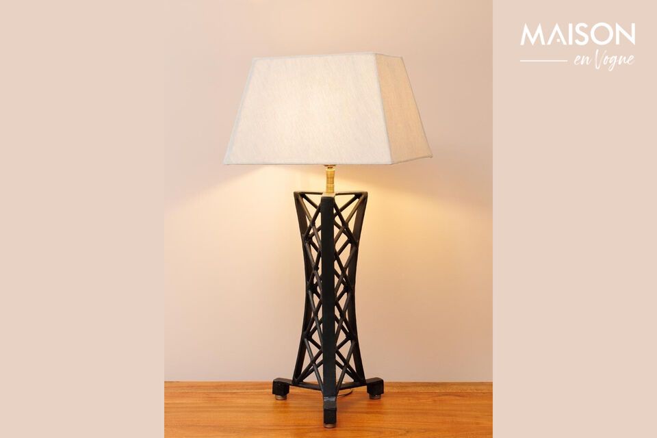 De lamp is met precisie vervaardigd uit het beste messing en is zowel duurzaam als elegant