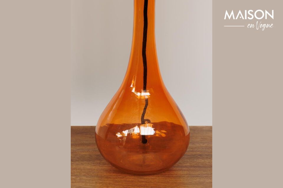 Ontdek een vleugje moderniteit en kleurrijke stijl met onze nieuwe glazen lamp