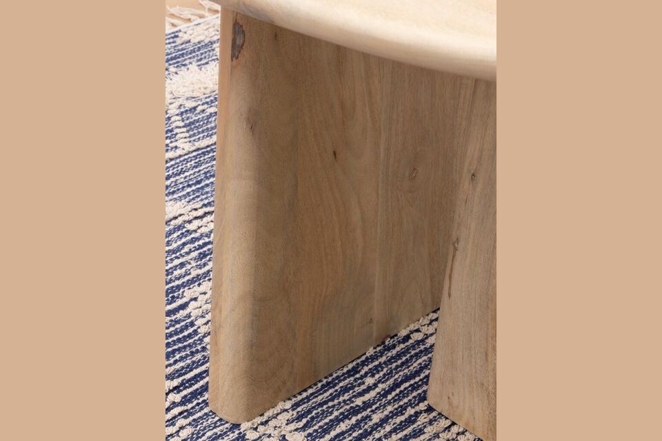 Met zijn strakke lijnen en neutrale beige kleur is deze tafel een veelzijdige aanvulling op je