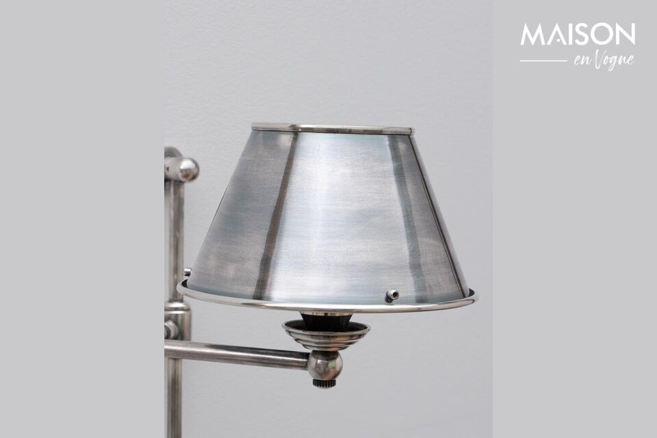 Dankzij het ontwerp en de metallic afwerking voegt de wandlamp een ongeëvenaard vleugje verfijning